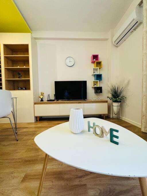 Yellow Apartment Дуррес Экстерьер фото