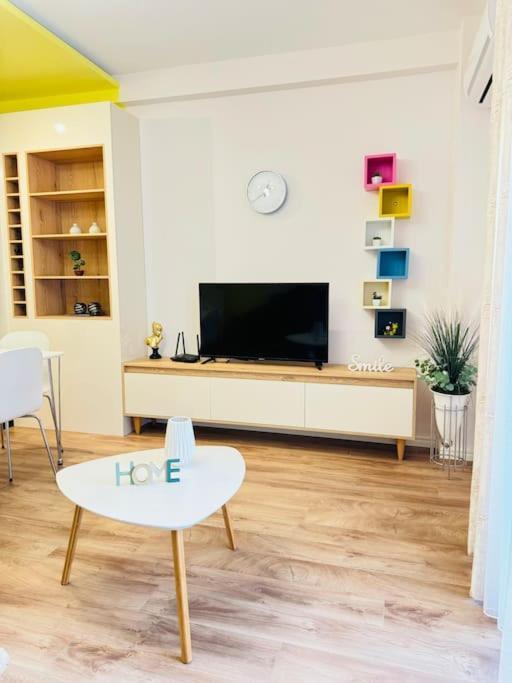 Yellow Apartment Дуррес Экстерьер фото