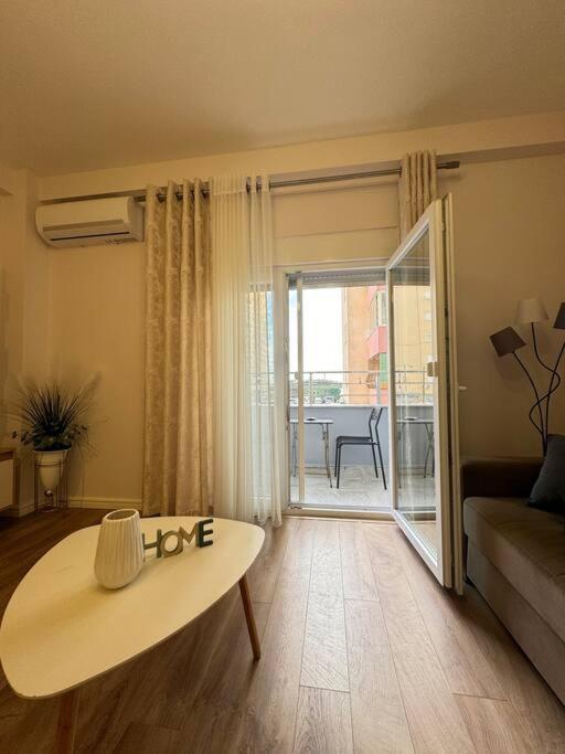 Yellow Apartment Дуррес Экстерьер фото