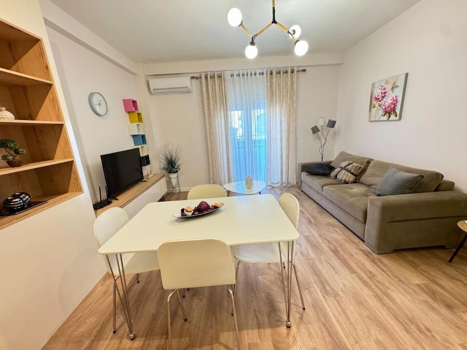 Yellow Apartment Дуррес Экстерьер фото