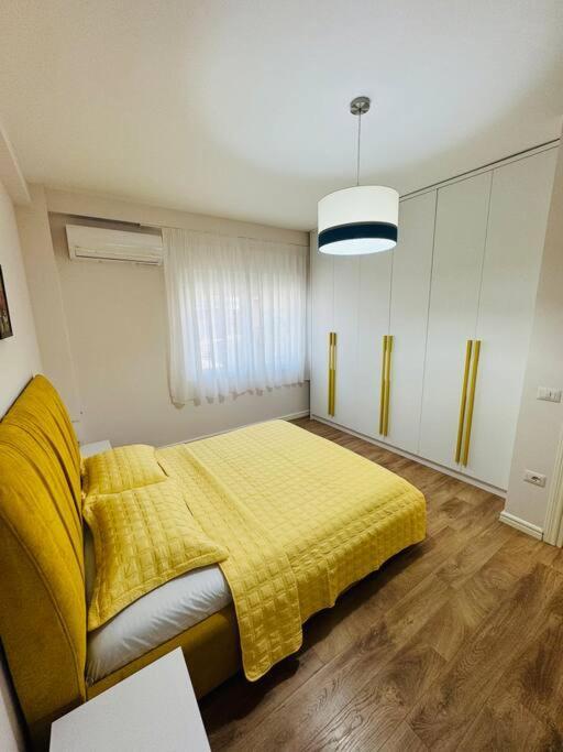 Yellow Apartment Дуррес Экстерьер фото