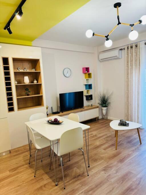 Yellow Apartment Дуррес Экстерьер фото