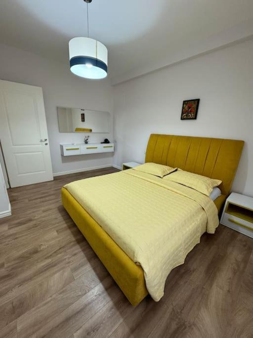 Yellow Apartment Дуррес Экстерьер фото